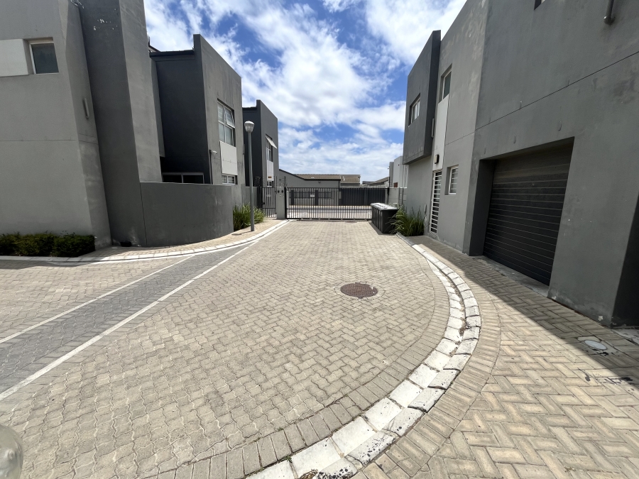 3 Bedroom Property for Sale in Parklands Western Cape